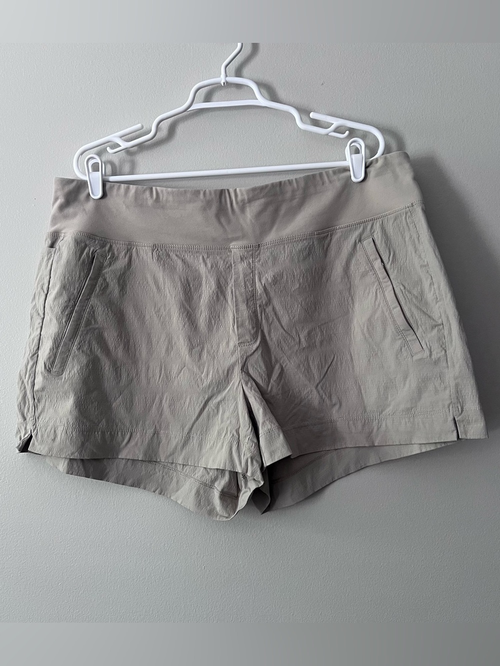 Athleta Women’s Tan Khaki Trekki North Hiking Outdoor Shorts Size 18